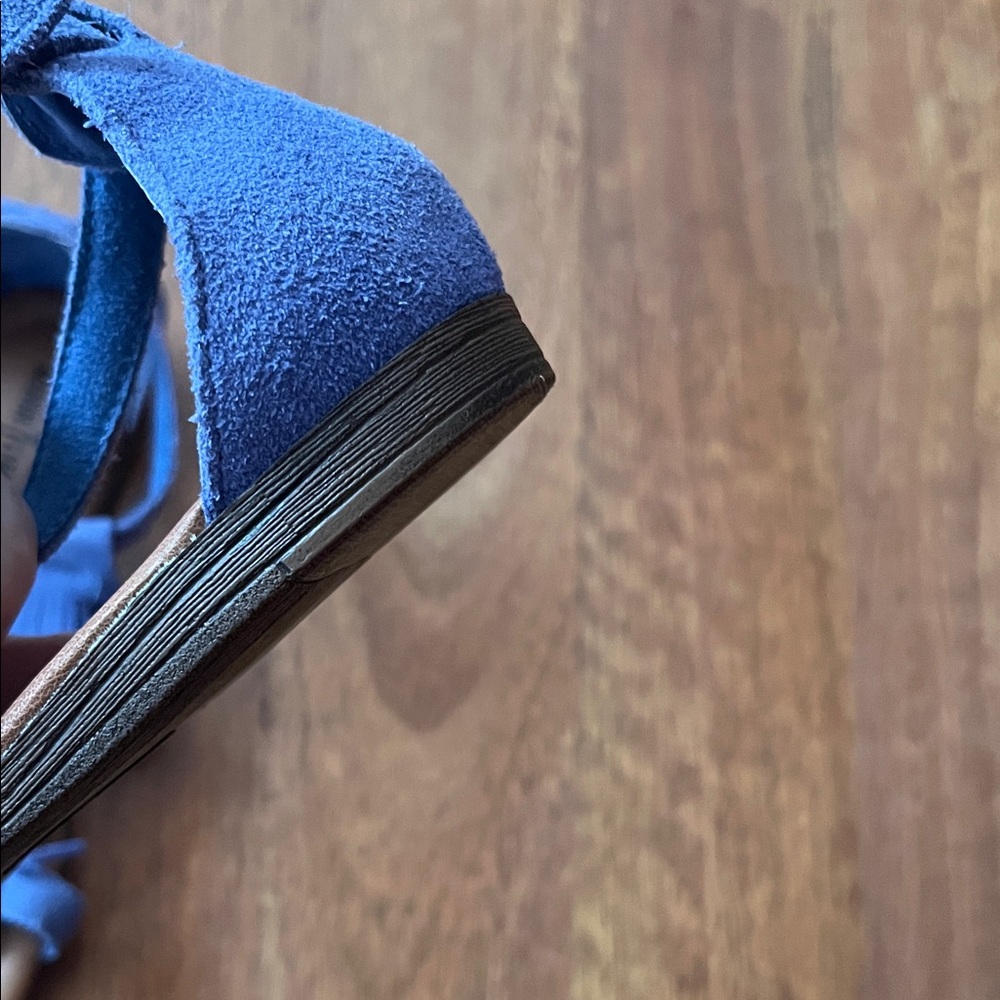 New Minnetonka Blue suede Fringe Sandals - Picture 15 of 15